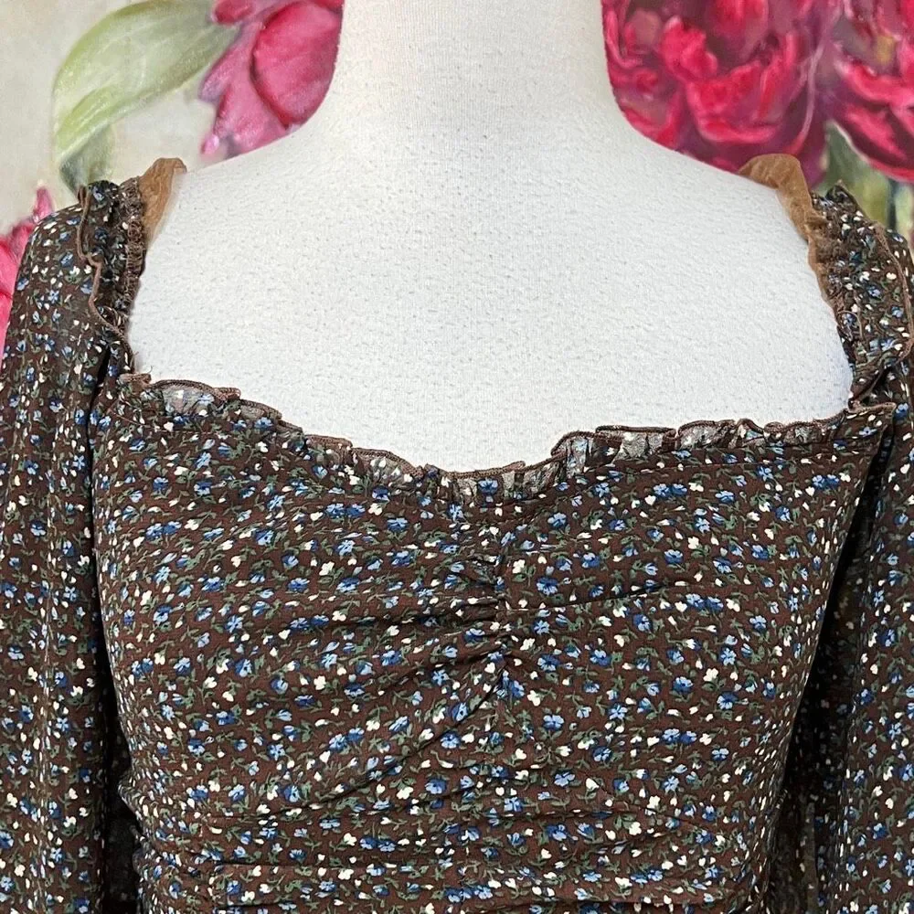 ASTR the Label Women's Ditsy Floral Ruched Sweetheart Neck Top Brown Blue Small